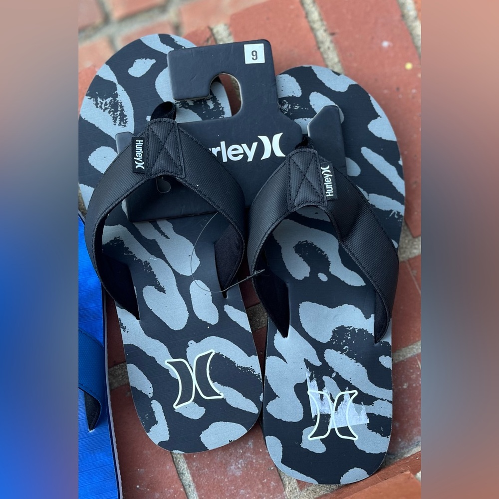 🆕 Hurley Black‎ and Gray Flip Flops. 7